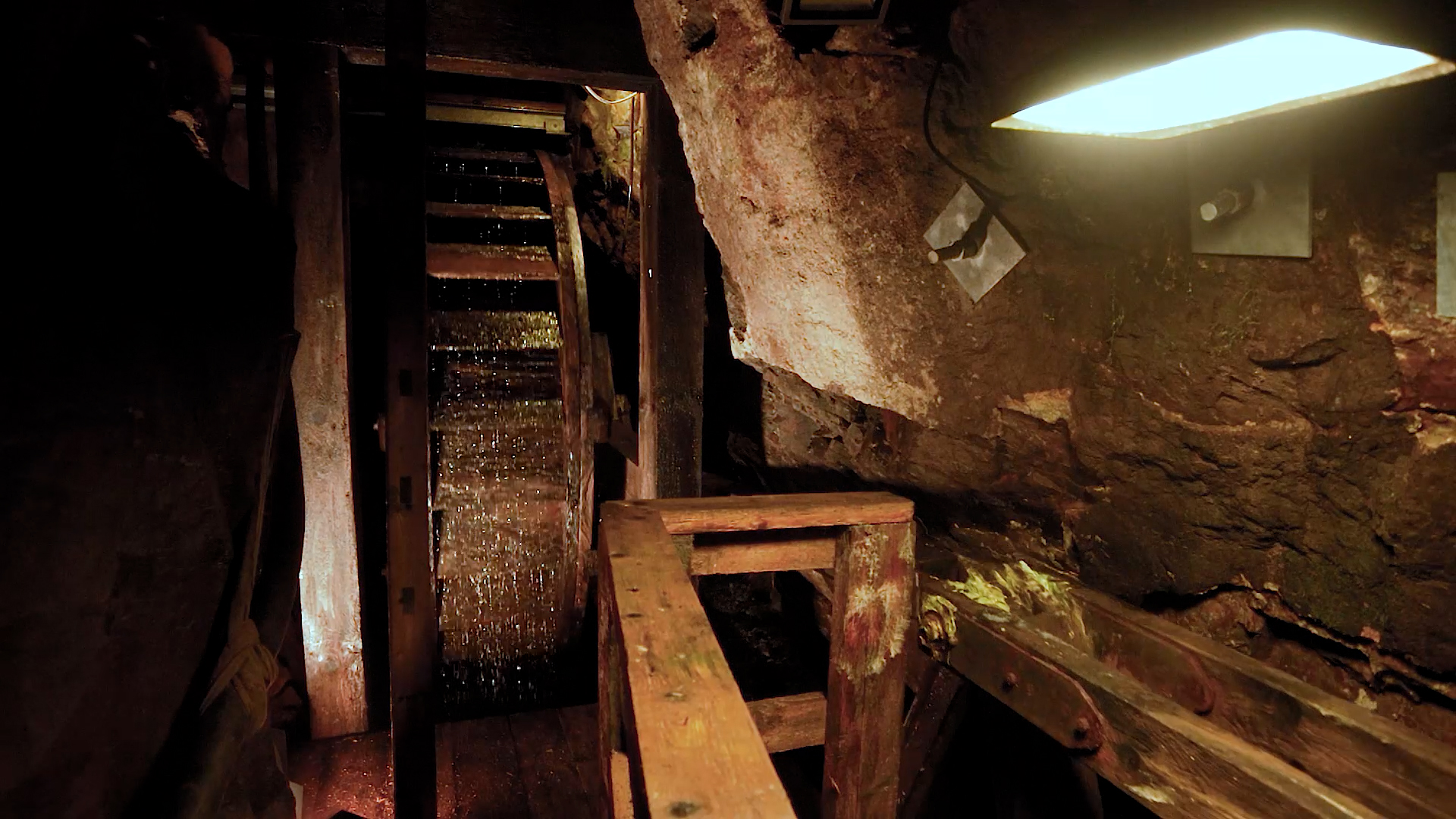 MEgional am 23. September 2020 mit der Sanierung des Wasserrades im Molchner Stolln MEgional am 23. September 2020 mit der Sanierung des Wasserrades im Molchner Stolln